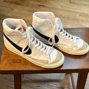 Nike Blazers Mid ‘77 women’s 10